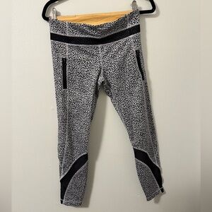 Lululemon capri size 6